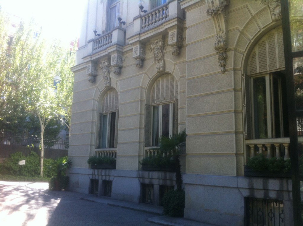 Embajada de Italia CEOS, Obras y Servicios